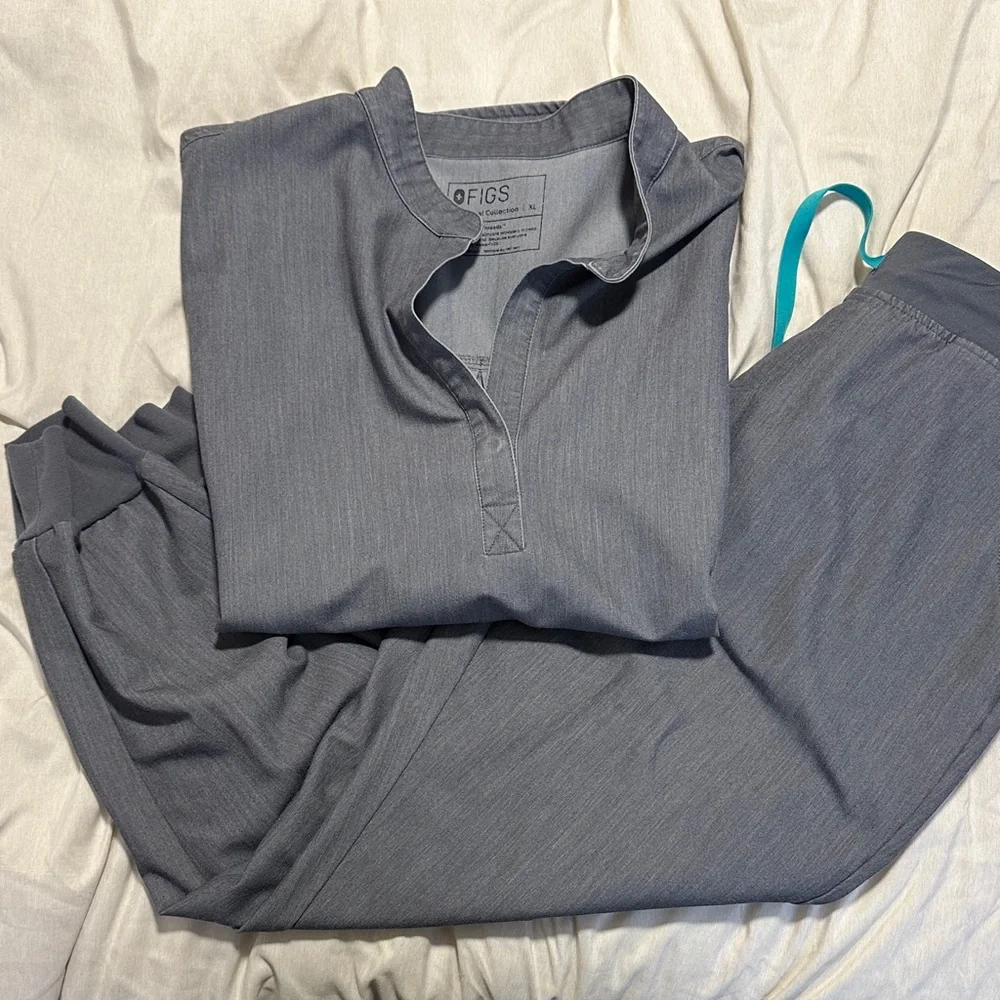 Figs Graphite Scrub set - Picture 2 of 6
